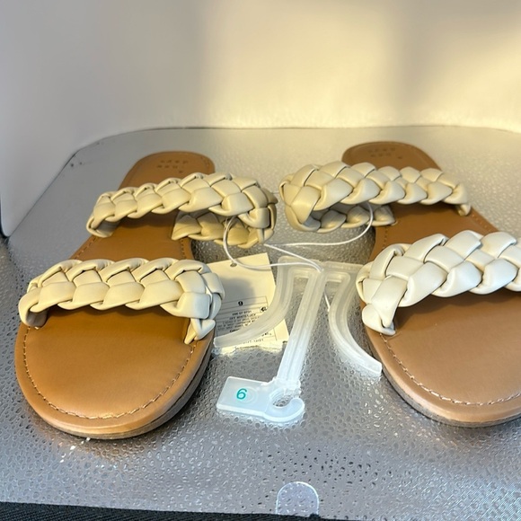 A new day beautiful light tan slip on. New with tags size 9.​ - Picture 1 of 8